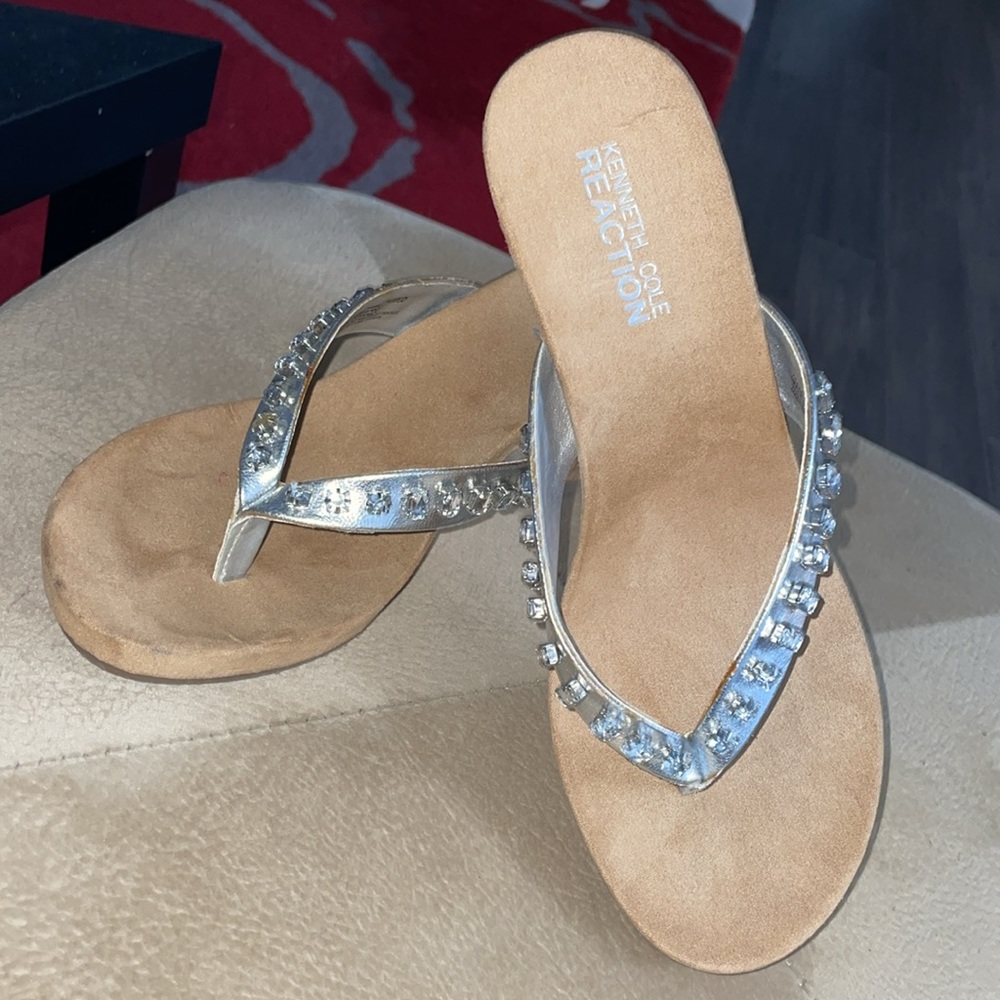 KENNETH COLE REACTION THONG BEADED Rhinestones THONG SANDAL WEDGES  SIZE 7.5